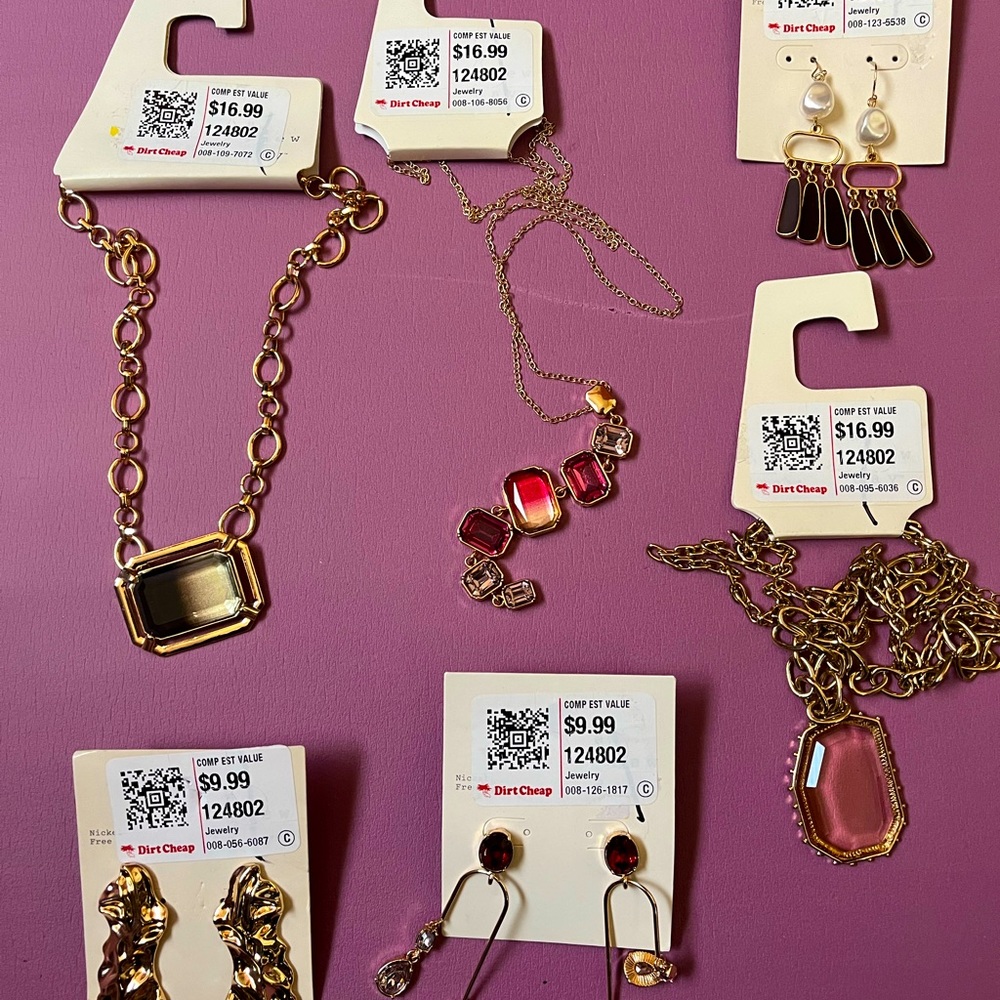 Costume Jewelry Lot of 14 items. $30.       L1